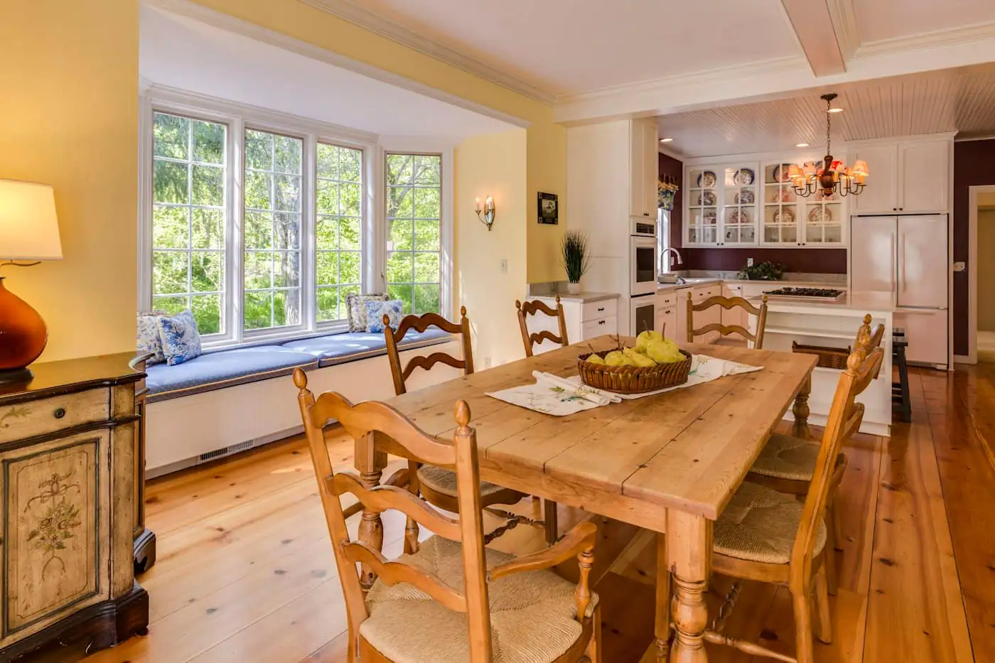 Dining area flowing from the kitchen to the garden